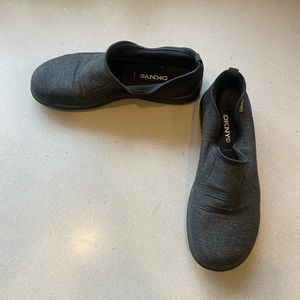 DKNY Womens casual slip on (size 6.5)
